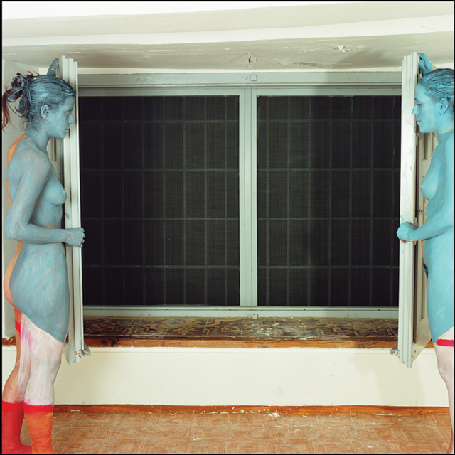 ABAJO IZQUIERDO - Obra - Pareja en una ventana